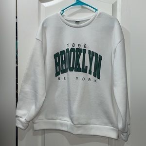 Letter Graphic Drop Shoulder
Sweatshirt & Sweatpants